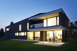 Südansicht bei Nacht Südansicht bei Nacht