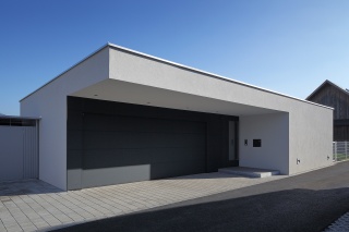 Garage und Eingang Garage und Eingang