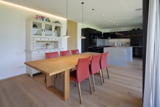 Massivholz-Esstisch Massivholz-Esstisch